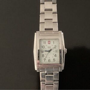 Victorinox Swiss Army Officers LS watch
Rectangle, white dial,stainless steel